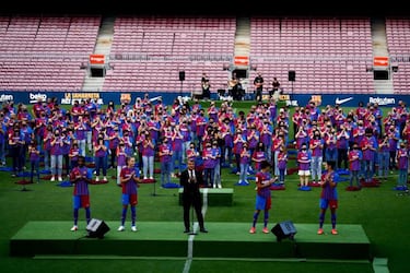 Laporta apuesta por Riqui y la nueva camiseta