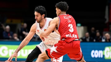 Vasilije Micic, base del Hapoel, en la visita a Milán.