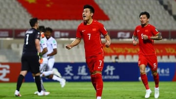 Wu Lei celebra uno de sus cinco goles con China en la fase clasificatoria.