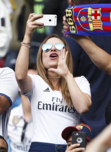 Ambiente dentro del estadio Santiago Bernabéu.