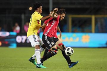 Mohsen Marwan and Gugliemlo Cuadrado in action during last night's friendly between Egypt and Colombia at Stadio di Bergamo, Italy.