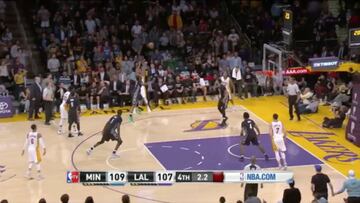 D'Angelo Russell y su triple más emotivo para ganar a los Wolves