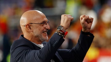 Luis de la Fuente, seleccionador de España, festeja el triunfo ante Bulgaria.