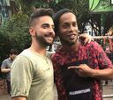 Ronaldinho juega al fútbol con Maluma y será la estrella de su videoclip