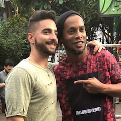 Ronaldinho juega al fútbol con Maluma y será la estrella de su videoclip
