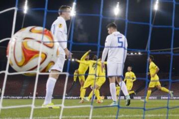 Tomas Pina marca el primer gol del Villarreal. 1-2.