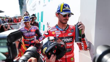Bagnaia y Martín se dirigen hasta la zona de podio tras la carrera del GP de Malasia de MotoGP.