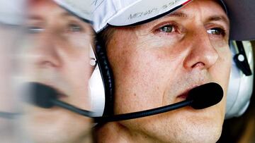 SMA33 MELBOURNE (AUSTRALIA) 30/12/2013.- Fotografía de archivo tomada el 16 de marzo de 2012 que muestra al piloto alemán de Fórmula Uno, Michael Schumacher en el circuito Albert Park durante el Gran Premio de Fórmula Uno de Melbourne (Australia). El expiloto alemán Michael Schumacher, siete veces campeón de Fórmula Uno, se encontraba en estado crítico tras sufrir ayer una caída esquiando en Los Alpes franceses. La familia del expiloto alemán Michael Schumacher hablará hoy sobre el accidente, según informaciones de la cadena pública alemana ARD. EFE/Diego Azubel