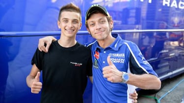 El hermano de Rossi correrá en el equipo de Valentino en 2018