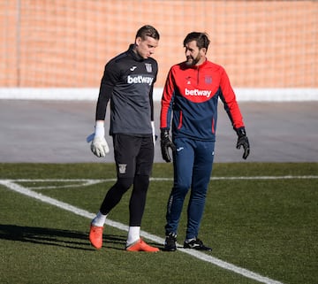 Lunin, junto a Ituarte, en la etapa del Ucraniano en el Leganés. 