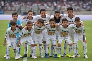 Los niños protagonizaron los protocolos de la jornada 16