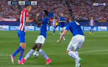 El Leicester protestó el penalti: la falta a Griezmann es fuera