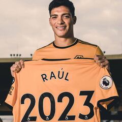 Wolverhampton festeja que hace un año compraron a Raúl Jiménez