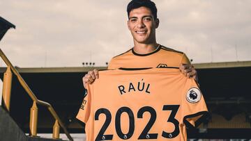 Wolverhampton festeja que hace un año compraron a Raúl Jiménez