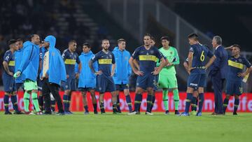 AME9478. C&Oacute;RDOBA (ARGENTINA), 02/06/2019.- Los jugadores de Boca lamentan la derrota tras la final de la Copa de la Superliga Argentina entre Boca Juniors y Tigre, este domingo, en el estadio Mario Alberto Kempes de la ciudad de C&oacute;rdoba (Argentina). EFE/ Nicol&aacute;s Aguilera