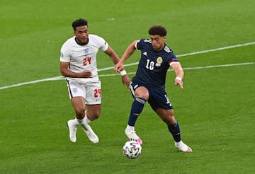 Reece James y Che Adams.