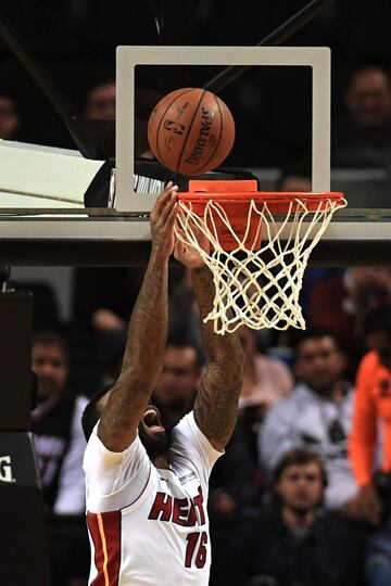 Miami Heat's James Johnson dunks against Brooklyn Nets, during their NBA Global Games match at the Mexico City Arena, on December 9, 2017, in Mexico City. / AFP PHOTO / PEDRO PARDO