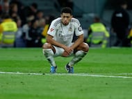 MADRID, 20/12/2025.- El centrocampista inglés del Real Madrid, Jude Bellingham, durante el encuentro de la jornada 17 de LaLiga entre Real Madrid y Sevilla FC celebrado este sábado en el estadio Santiago Bernabéu, en Madrid. EFE / Juanjo Martín.