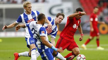 Herta BSC Berlin's Johann van den Bergh, John Anthony Brooks and Peter Niemeyer (L-R) challenge Bayer Leverkusen's Karim Bellarabi (R) during the German first division Bundesliga soccer match in Leverkusen August 30, 2014. REUTERS/Ralph Orlows