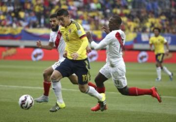 James Rodríguez con Josepmir Aarón Ballón.