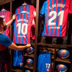 FC Barcelona’s billboard in Madrid implies Real Madrid legend Raúl is a fan of the club, but is he?