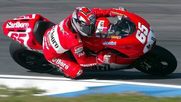 Italian rider Loris Capirossi on a Ducati takes a curve during the second qualifying practice session in Estoril September 6, 2003. Loris Capirossi clocked the best time of the two days pratice sessions for the Portuguese Grand Prix in one minute 38.412 seconds. REUTERS/Jose Manuel Ribeiro  PUBLICADA 07/09/03 NA MA35 4COL