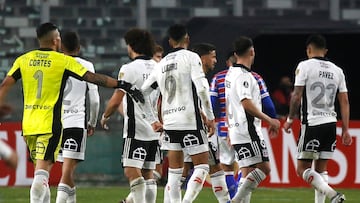 Futbol, Colo Colo vs Fortaleza.
Copa Libertadores 2022.
Los jugadores de Colo Colo contra Fortaleza durante el partido por el grupo F de la Copa Libertadores realizado en el estadio Monumental, Santiago, Chile.
25/05/2022
Jonnathan Oyarzun/Photosport

Football, Colo Colo vs Fortaleza.
2022 Copa Libertadores Championship.
Colo Colo’s players against Fortaleza during match of group F Copa Libertadores championship held at Monumental stadium in Santiago, Chile.
05/25/2022
Jonnathan Oyarzun/Photosport