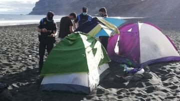 Desalojan a 62 personas que hab¨ªan acampado para contagiarse el coronavirus
