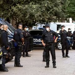 Detenido un hombre por agredir y morder a tres agentes de la Guardia Urbana