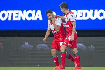 La situación para Veracruz ha cambiado dramáticamente este fin de semana. Después de ganar su tercer partido de forma consecutiva están a un sólo punto de zona de clasificación y acariciando la permanencia en la Liga MX. Además, están en noveno lugar y hasta entrar dentro de los ocho primeros ya no parece una locura. Del otro lado, el sueño parece terminar para Guadalajara, que está a un descalabro más de la eliminación este torneo, por lo que tendrán que dedicar su atención en la Liga de Campeones de Concacaf. 