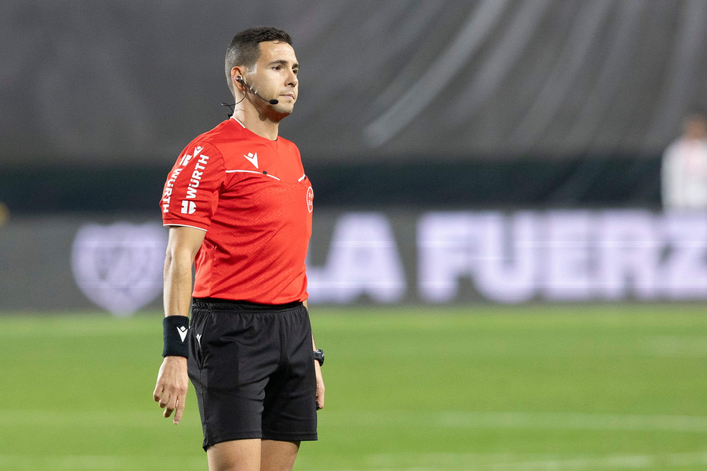 تعيين فرانسيسكو هيرنانديز حكماً لمباراة إلتشي وريال مدريد في الجولة 13