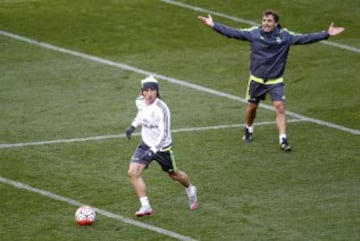 Pecchia, entrenador adjunto, y Modric.