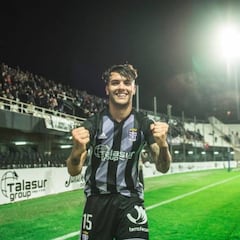 Álex Martín regresa al Cartagena pero ahora en propiedad