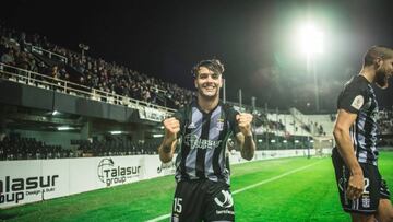 Álex Martín regresa al Cartagena pero ahora en propiedad