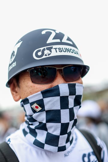 Durante la práctica del Gran Premio de Japón, desarrollado en el circuito de Suzuka, se ha podido ver un desfile de los sombreros más variopintos.