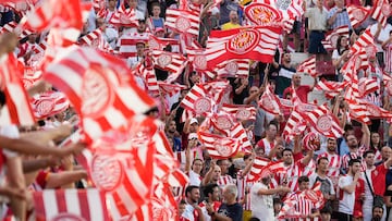 GRAF193. GIRONA, 11/06/2022.- Aficionados del Girona durante el partido de ida de la final de ascenso a LaLiga Santander entre el Girona y Tenerife, en el Estadio de Montilivi. EFE/David Borrat