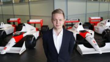Magnussen: "Me alegro de ver a Alonso saliendo del hospital"