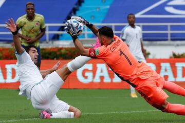 Colombia cayó goleado ante Uruguay en Barranquilla y tendrá que buscar puntos en su visita a Ecuador en Quito