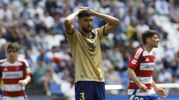 zakaria Eddahchouri, delantero del Depor, tuvo que ser rescatado por los bomberos.