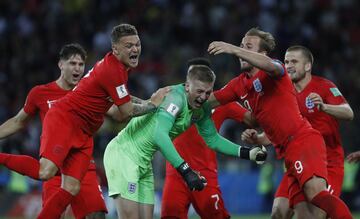 Los ingleses celebraron la clasificación a cuartos.