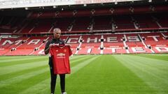 Mourinho's Manchester United unveiling in pictures