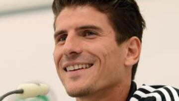 El delantero alemán respondió en sala de prensa a las críticas de Mehmet
Scholl.