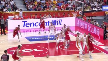 La jugada que resume el caos que fue Espa?a ante Ir芍n: vean c車mo reaccion車 Marc Gasol