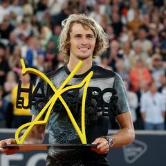 Alexander Zverev e Iga Swiatek triunfan en casa