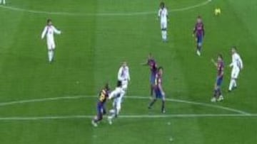 Teixeira no pitó un penalti de Abidal a Pedro Ríos