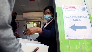 A healthcare worker receives syringes filled with the Johnson and Johnson coronavirus disease (COVID-19) vaccine to be administered in Houghton, Johannesburg, South Africa, August 20, 2021. REUTERS/ Sumaya Hisham