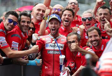 Andrea Dovizioso le ha ganado a Márquez en el Gran Premio de Austria en la última curva una batalla donde se han jugado el triunfo y el orgullo. Le recorta cinco puntos. 