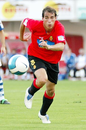 Jugó en el Castilla durante dos temporadas 2002-03 y 2003-04 llegando a debutar en el primer equipo. Jugó con el Mallorca dos temporadas 2006-07 y 2008-09