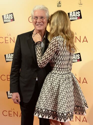 Richard Gere y Alejandra Silva en la premiere de la pelcula "La cena" en los cines capitol de Madrid el 11 de diciembre de 2017. 