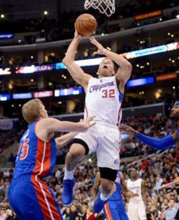 Blake Griffin, a punto de machacar ante Singler.